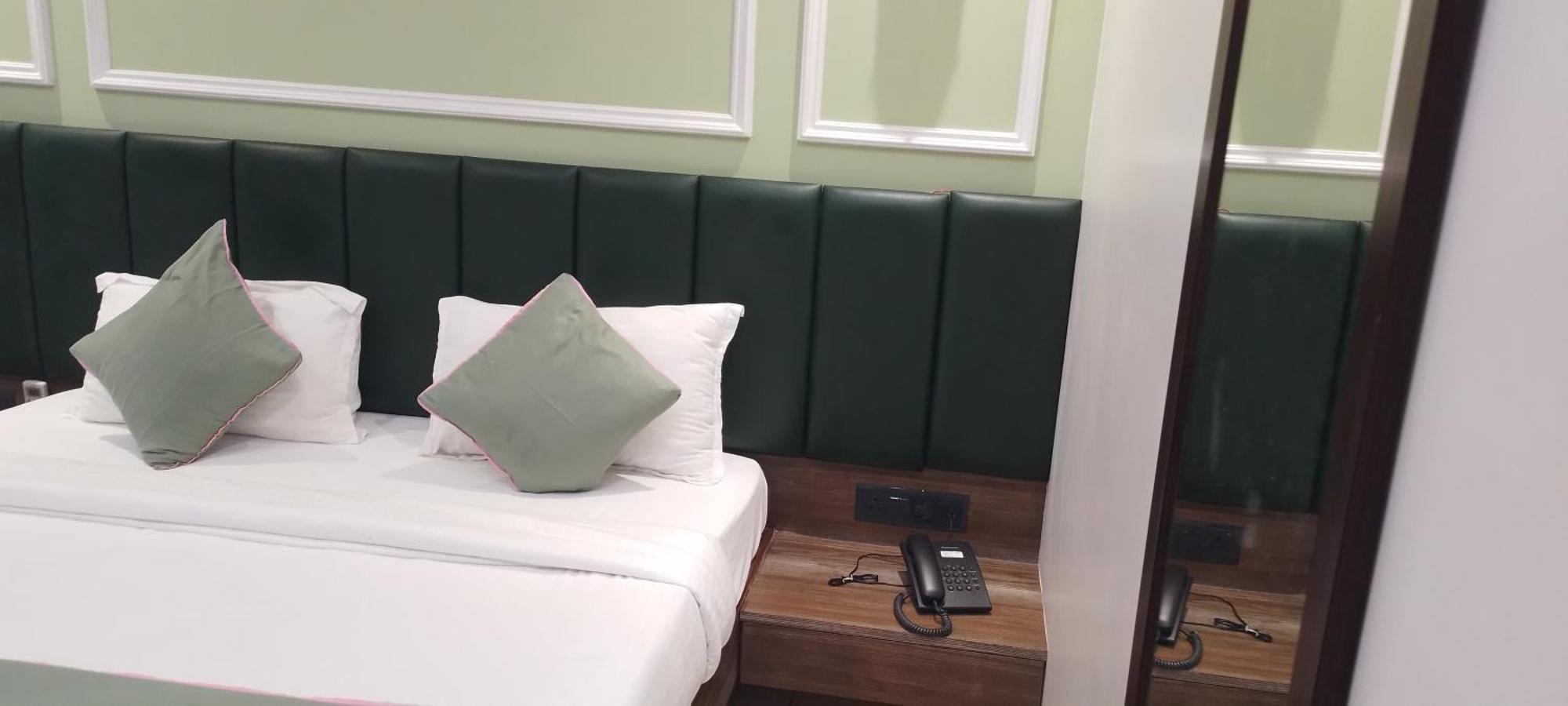 Shine Hospitality Group Hotel Bombay