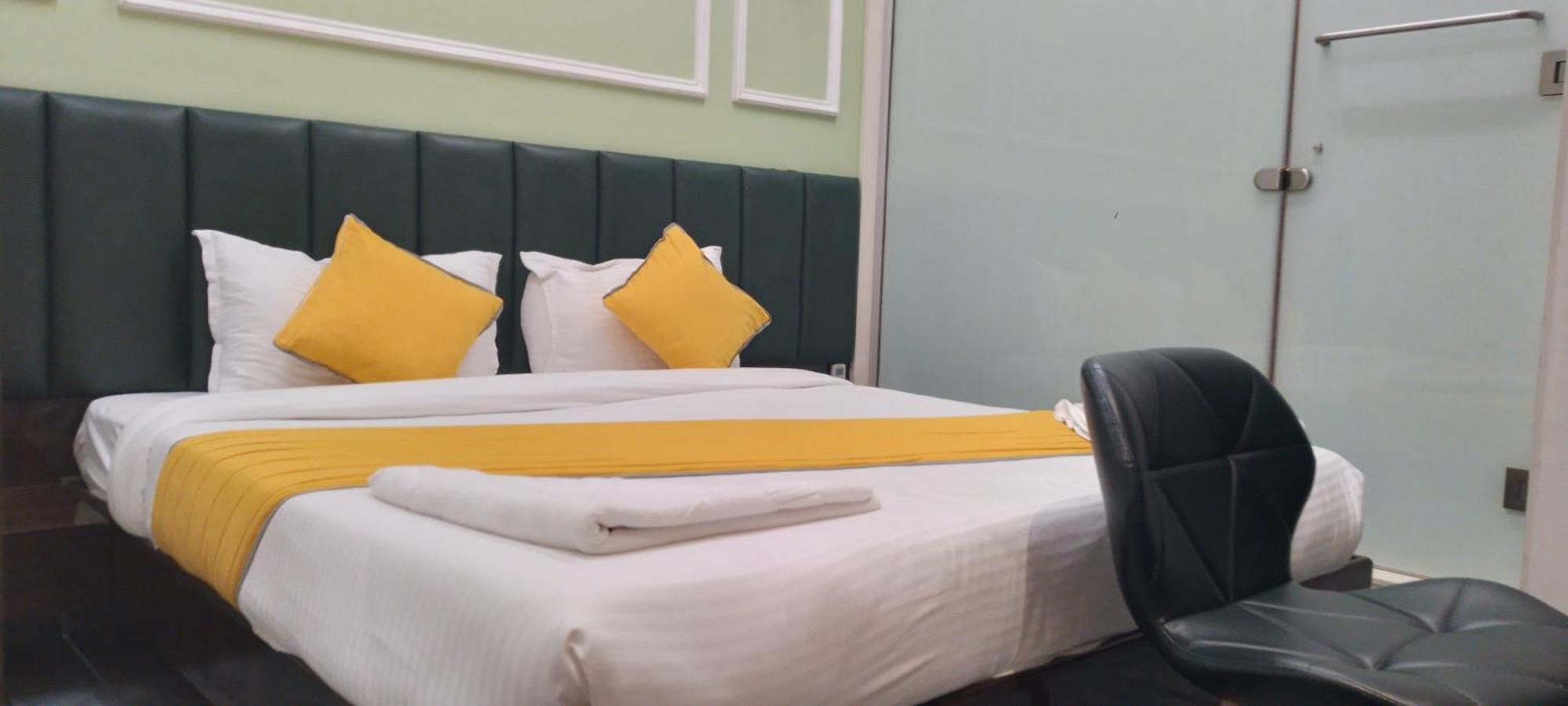 Shine Hospitality Group Hotel Bombay
